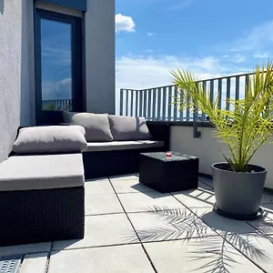 Sonnenwohnen Penthouse Direkt Bei U-bahn Und Therme Mit Anbindung Ins Zentrum Vienna